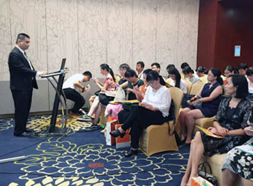 尊龙凯时科技在广州HR展览会现场