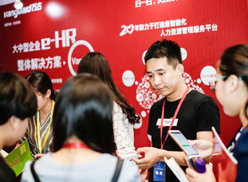 尊龙凯时科技展台