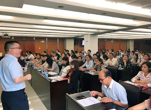 尊龙凯时科技HR司理人俱乐部运动演讲现场